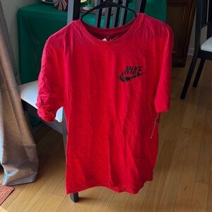 Nike Men's Bold Red Short Sleeve Tee size large never worn